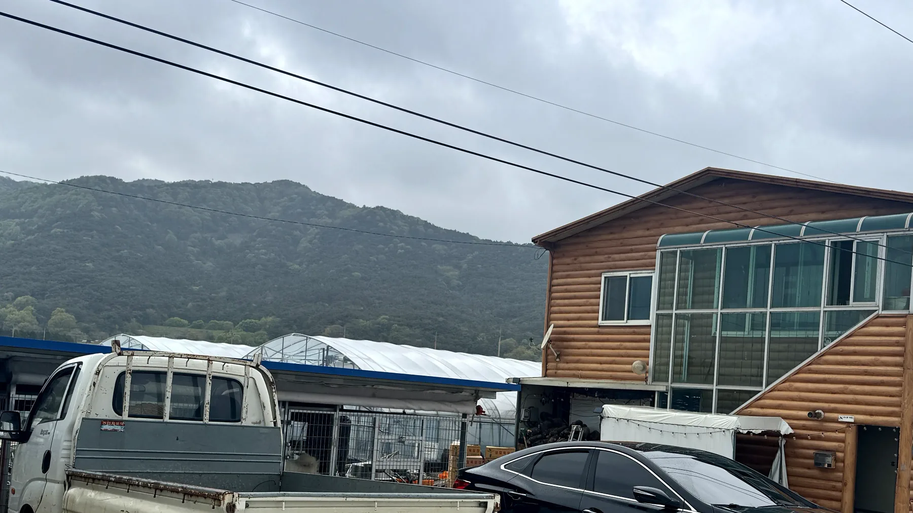 근로자 숙소와 생활 환경을 확인하는 현장